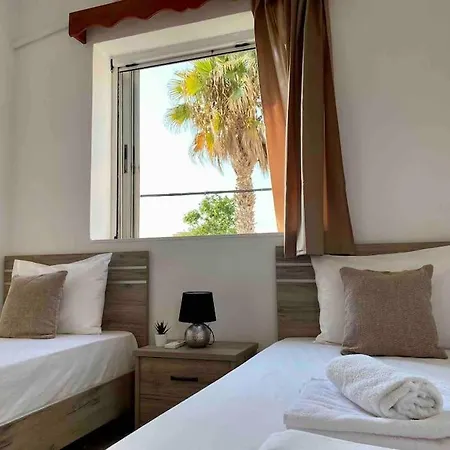 Spacious Apartment, Steps From The - El Greco No 12 코스 타운