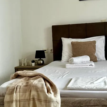 Spacious Apartment, Steps From The - El Greco No 12 아파트 *
